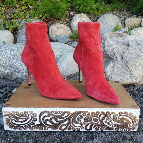 Fierce Sexy Steve Madden Red Suede Booties - Picture 2 of 11